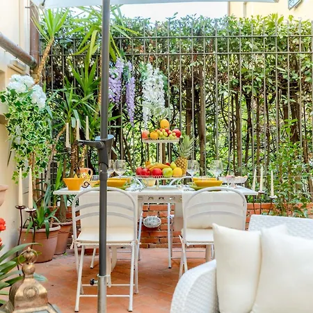 Apartamento The Garden Along The Stream, Romantic Lucca
