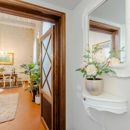 Apartamento The Garden Along The Stream, Romantic Lucca