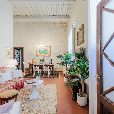 Apartamento The Garden Along The Stream, Romantic Lucca