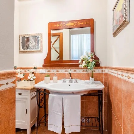 Apartamento The Garden Along The Stream, Romantic Lucca